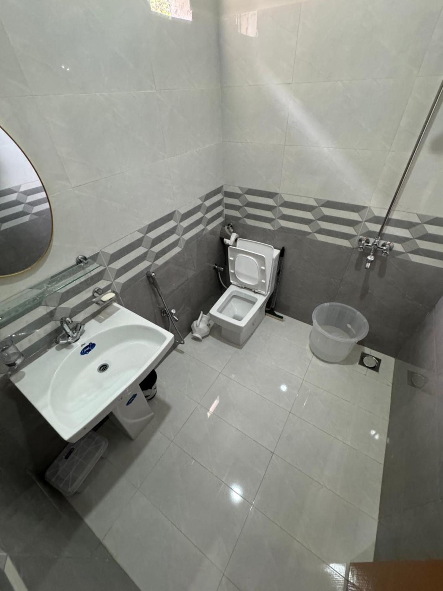 Royal Executive Inn Guest House Islamabad Buitenkant foto