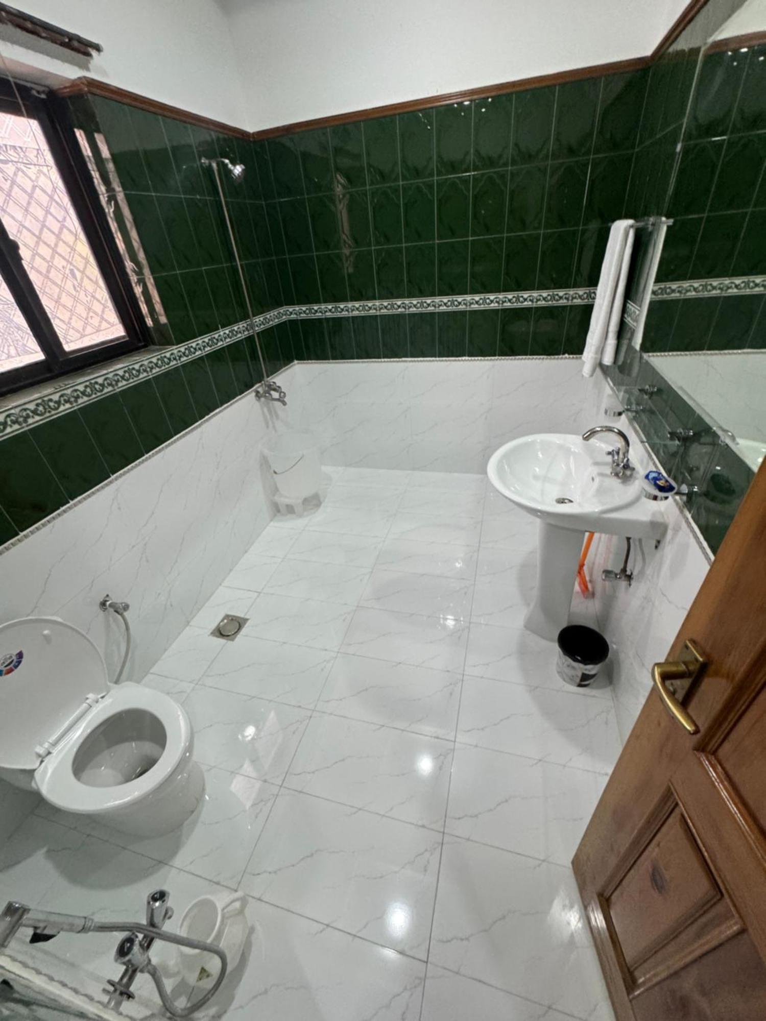 Royal Executive Inn Guest House Islamabad Buitenkant foto