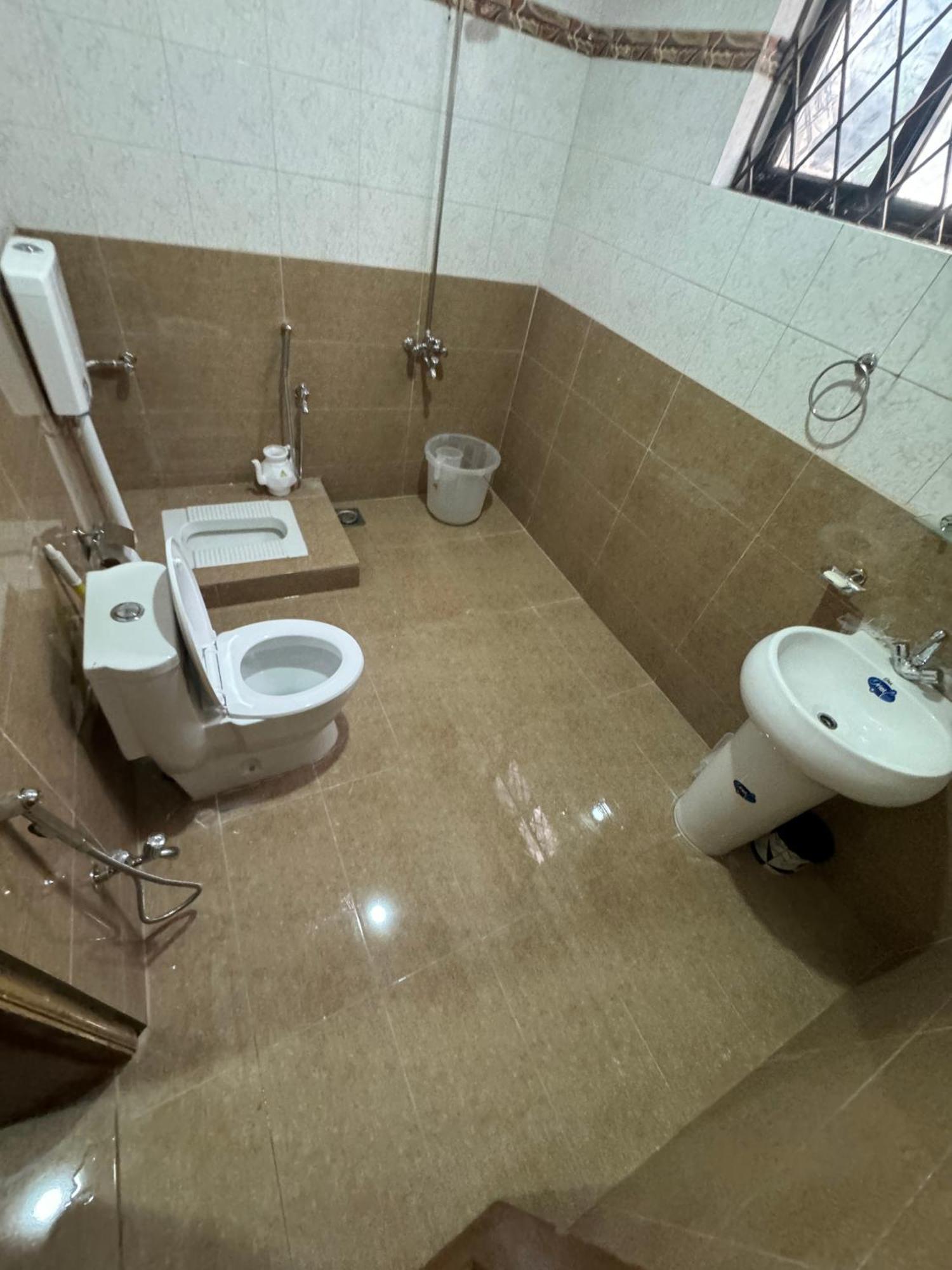 Royal Executive Inn Guest House Islamabad Buitenkant foto