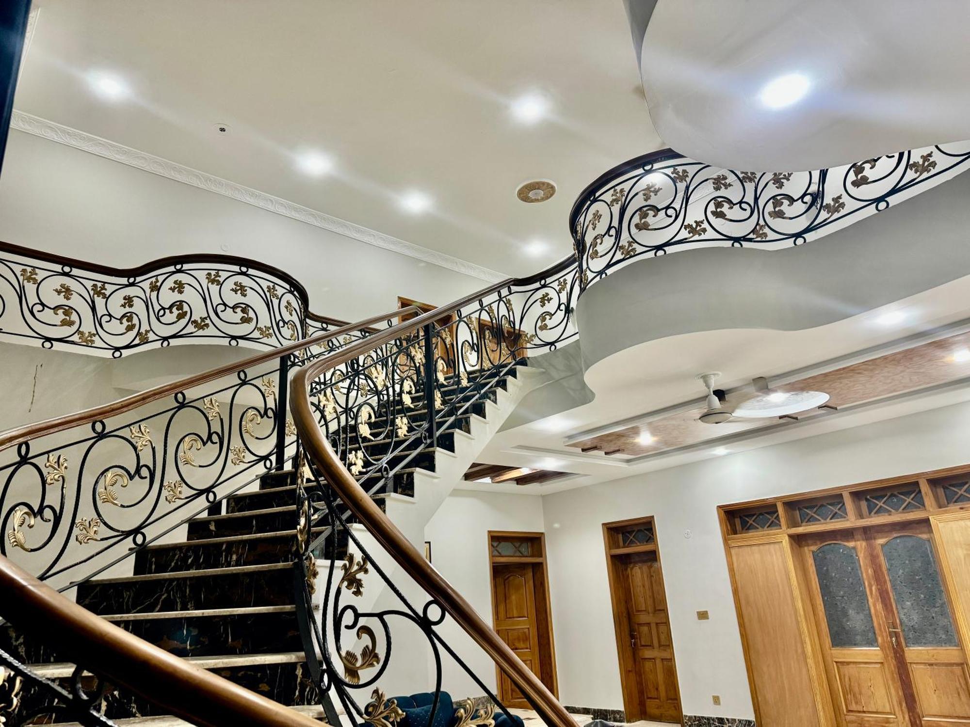 Royal Executive Inn Guest House Islamabad Buitenkant foto